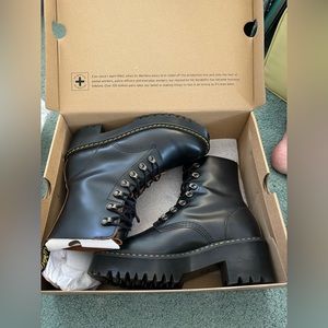 Dr.Martens Leona Boots Size 10 US Barely Used - 1 flaw
